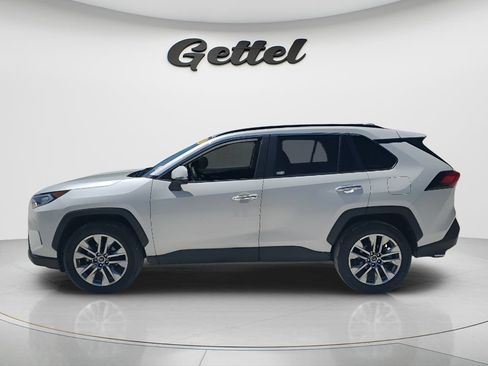 Used 2019 Toyota RAV4 Limited w/ Cold Weather Package FWD image 8