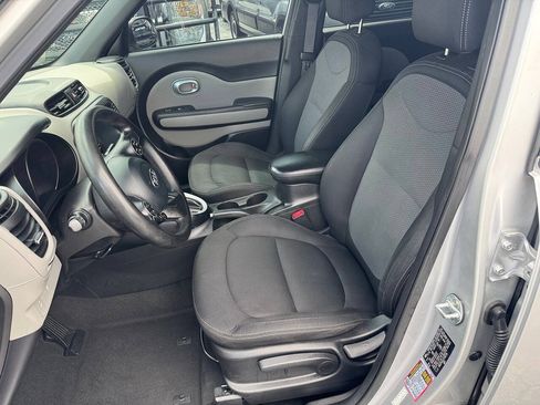 Used 2018 Kia Soul + FWD image 12