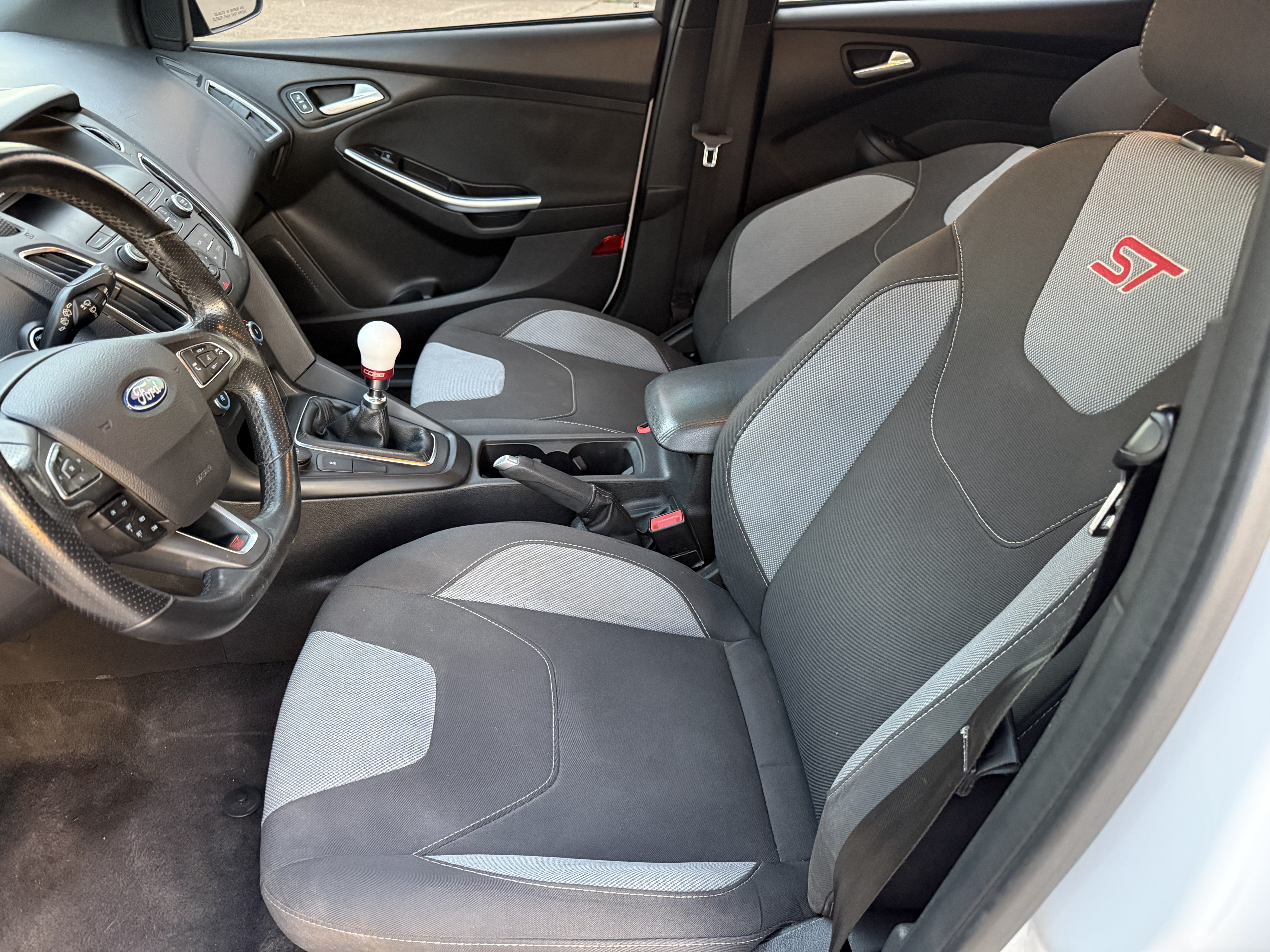 Used 2018 Ford Focus ST FWD image 9