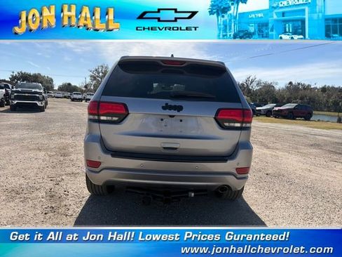 Used 2018 Jeep Grand Cherokee Altitude image 11