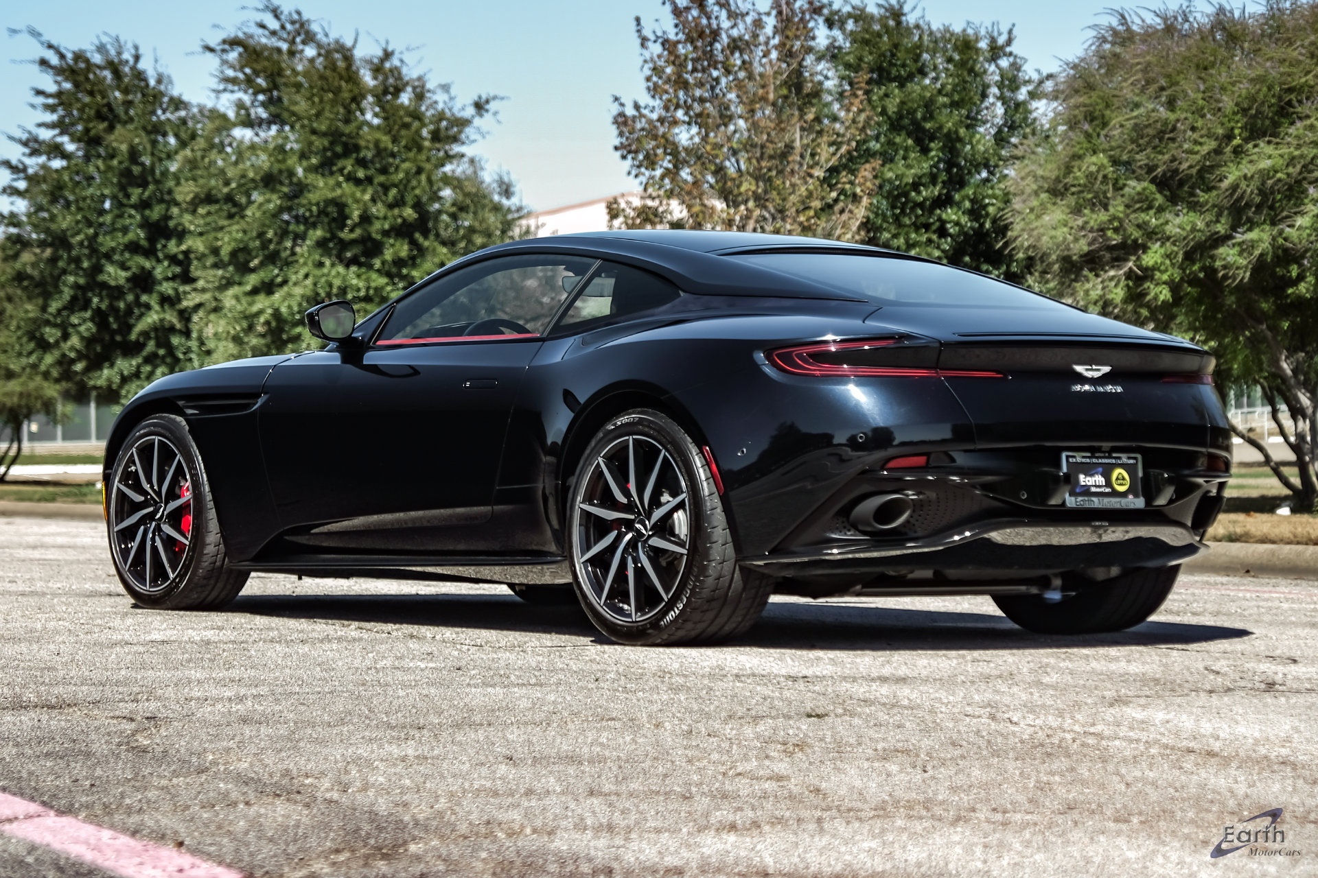 Used 2021 Aston Martin DB11 Coupe RWD image 8