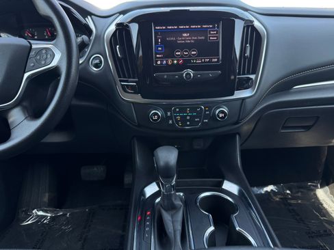 Used 2021 Chevrolet Traverse LS FWD image 11
