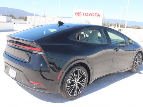 Used 2026 Toyota Prius XLE FWD image 3