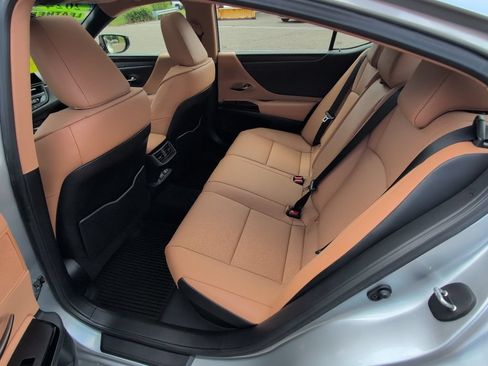 Used 2024 Lexus ES 300h w/ Premium Package FWD image 15