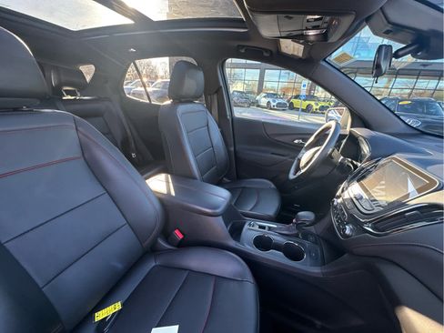 Used 2023 Chevrolet Equinox RS w/ RS Leather Package image 8