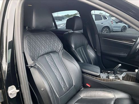 Used 2021 BMW M550i xDrive w/ Premium Package image 8