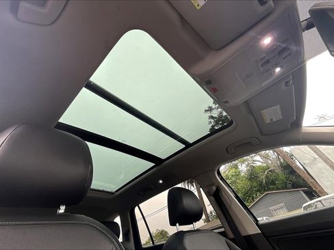 Used 2018 Volkswagen Tiguan SE w/ Panoramic Sunroof Package image 22