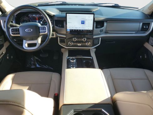 Used 2022 Ford Expedition XLT image 11