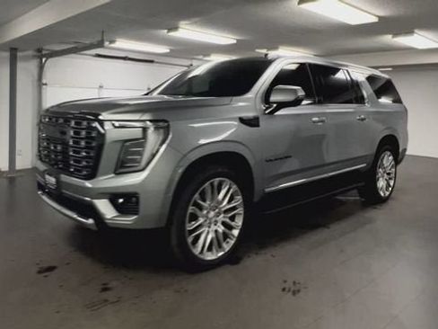 Certified 2025 GMC Yukon XL Elevation w/ Elevation Premium Package AWD/4WD image 4