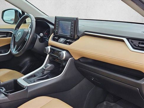 Used 2022 Toyota RAV4 XLE Premium image 22