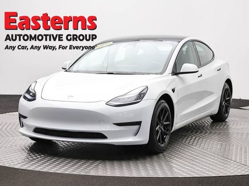 Used 2021 Tesla Model 3 Standard Range Plus RWD image 1