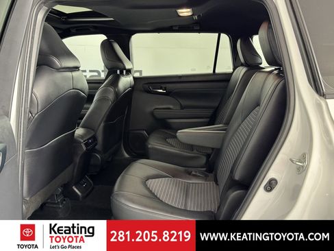 Certified 2024 Toyota Highlander XSE image 17