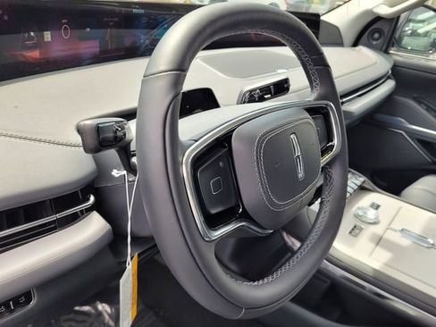 New 2026 Lincoln Navigator L Reserve AWD/4WD image 11