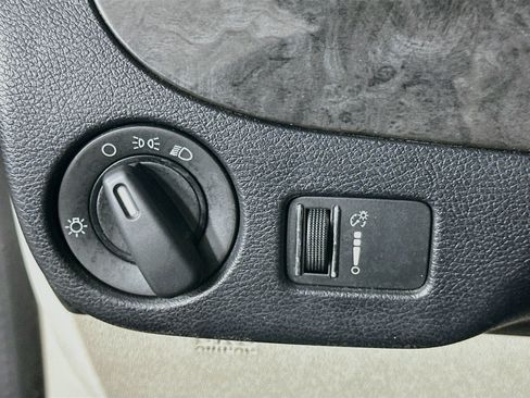 Used 2018 Dodge Grand Caravan SE FWD image 16