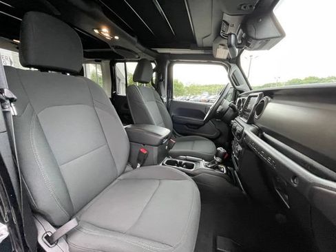 Used 2021 Jeep Wrangler Unlimited Sport AWD/4WD image 25