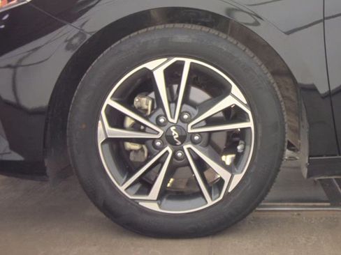 Used 2024 Kia Forte LXS w/ LXS Technology Package FWD image 19