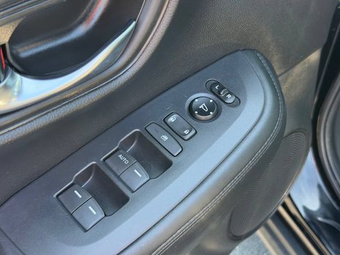 Used 2024 Honda HR-V LX image 13