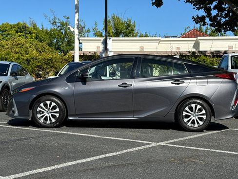 Used 2020 Toyota Prius Prime Limited FWD image 8