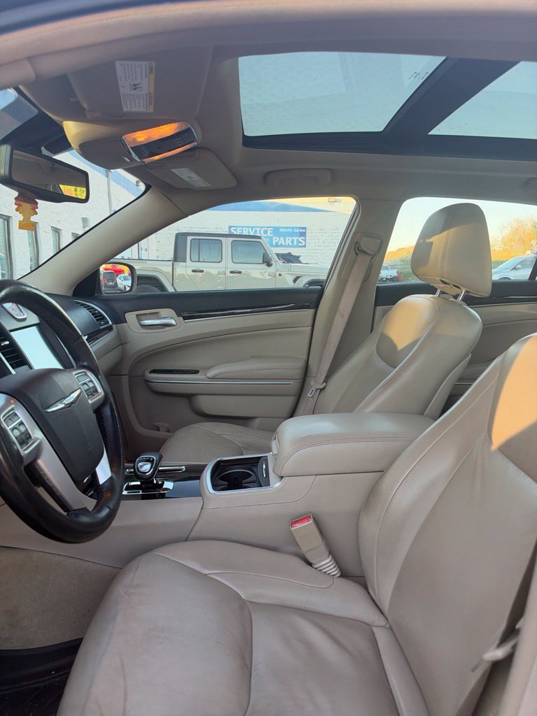 Used 2013 Chrysler 300 AWD w/ Driver Convenience Group image 9