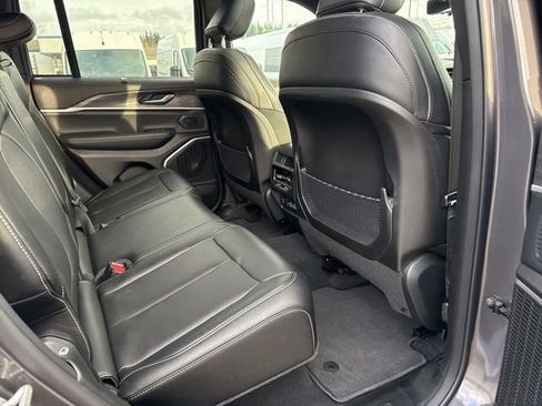 Used 2024 Jeep Grand Cherokee Limited w/ Luxury Tech Group II image 16