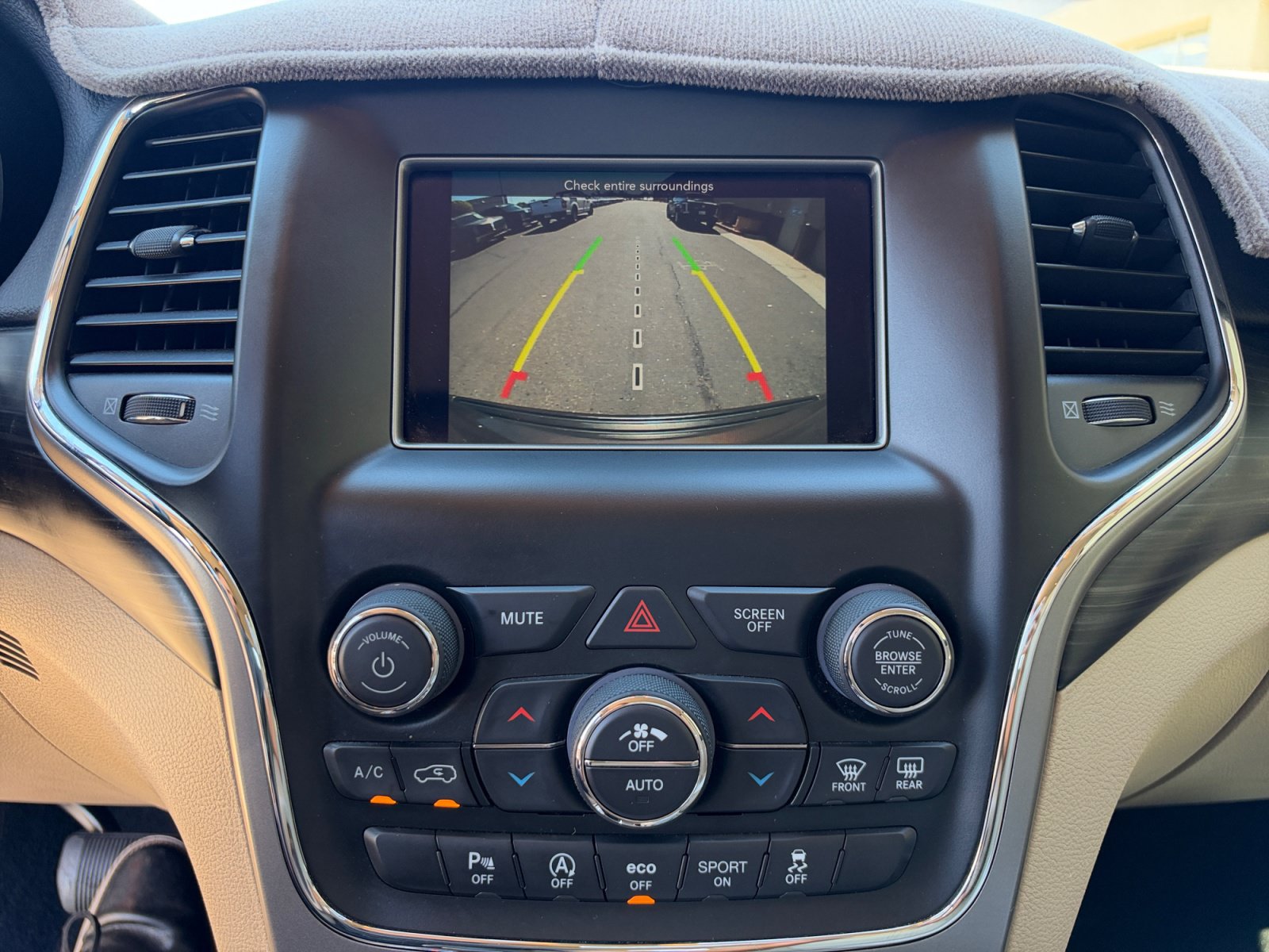 Used 2020 Jeep Grand Cherokee Laredo RWD image 29