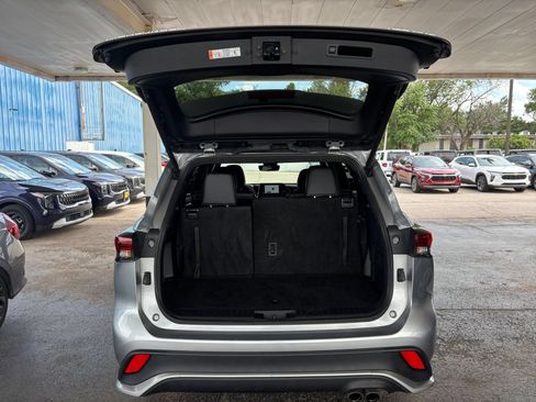 Used 2025 Toyota Highlander XSE AWD/4WD image 35