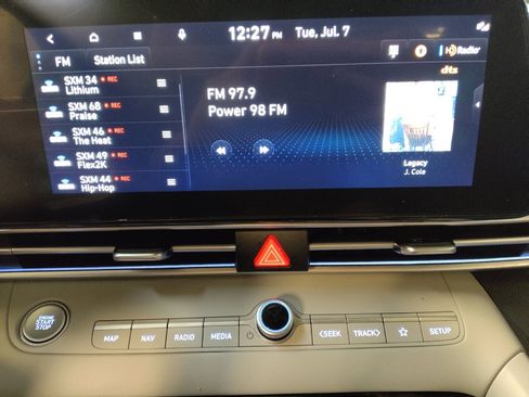 Used 2024 Hyundai Elantra Limited FWD image 25