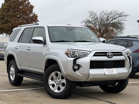 Used 2022 Toyota 4Runner SR5 image 2
