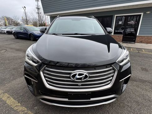 Used 2017 Hyundai Santa Fe AWD image 2