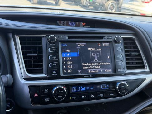 Used 2015 Toyota Highlander Limited Platinum AWD/4WD image 18