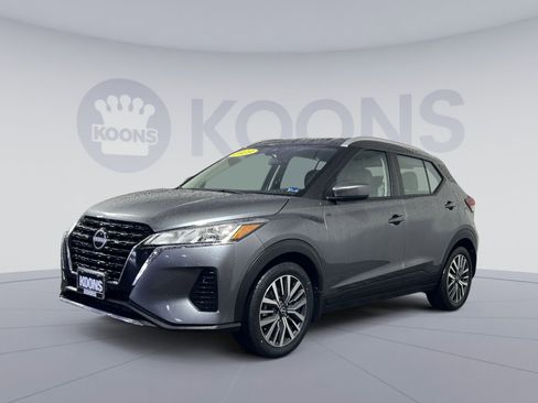 Used 2023 Nissan Kicks SV FWD image 1