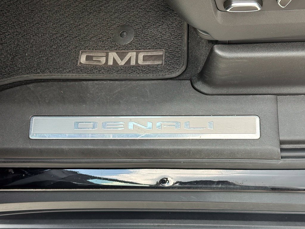 Used 2021 GMC Yukon Denali AWD/4WD image 19