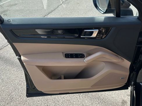 Used 2019 Porsche Cayenne image 15