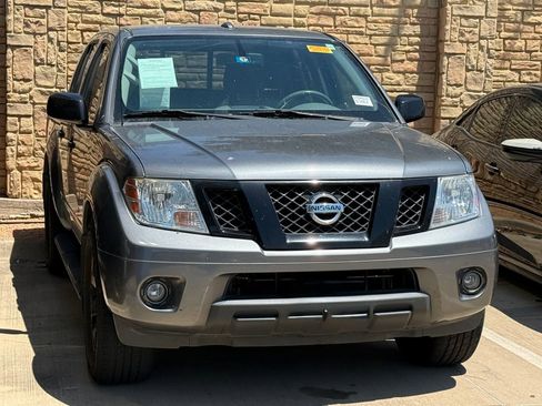 Used 2018 Nissan Frontier SV w/ Value Truck Package RWD image 3