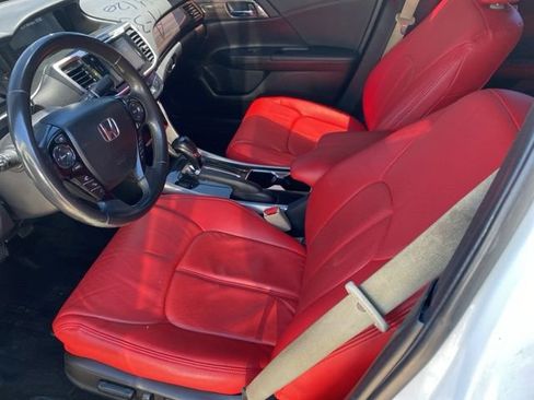 Used 2017 Honda Accord Touring image 13