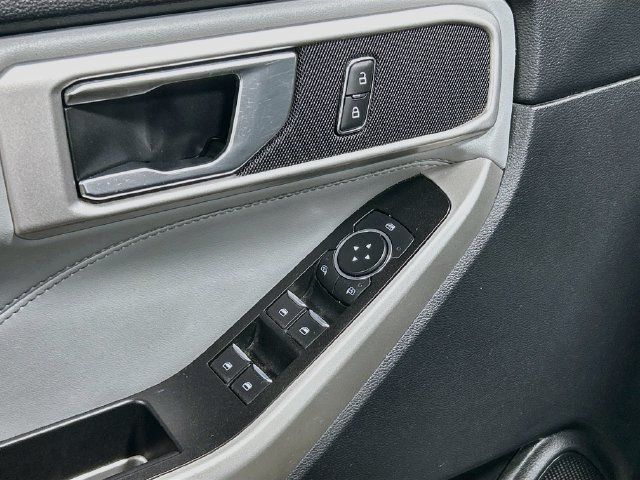 Used 2021 Ford Explorer XLT w/ XLT Sport Appearance Package AWD/4WD image 17