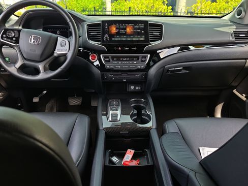 Used 2022 Honda Pilot Touring image 16
