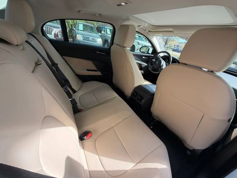 Used 2019 Jaguar XE Premium image 14