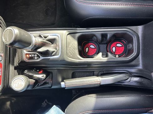 Used 2021 Jeep Gladiator Rubicon AWD/4WD image 10