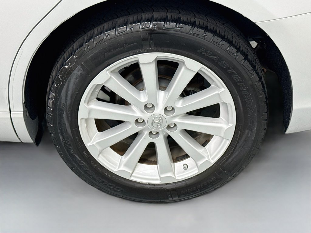 Used 2012 Toyota Venza XLE w/ XLE Premium Pkg AWD/4WD image 11