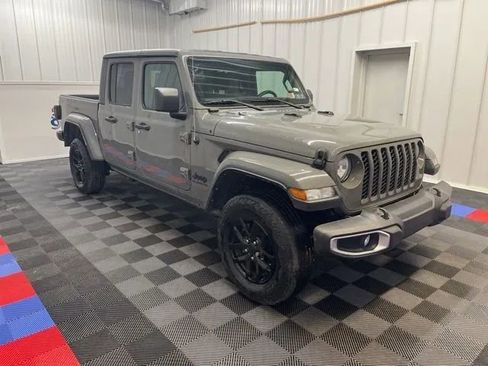 Used 2021 Jeep Gladiator Sport image 2