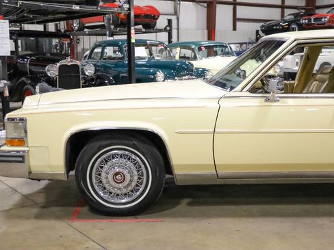 Used 1986 Cadillac Brougham Brougham image 3