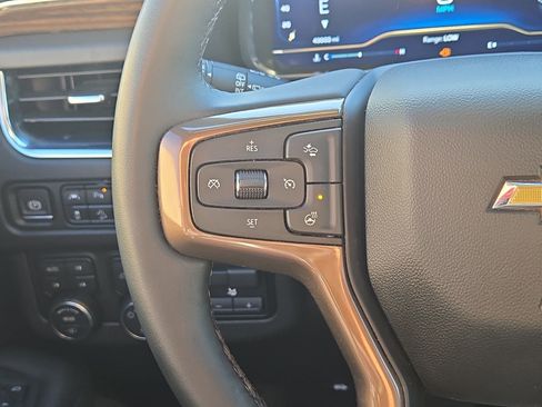 Used 2023 Chevrolet Suburban High Country image 21