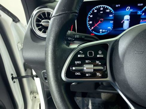 Used 2021 Mercedes-Benz GLB 250 4MATIC image 12
