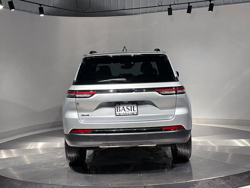 Used 2024 Jeep Grand Cherokee Altitude image 12