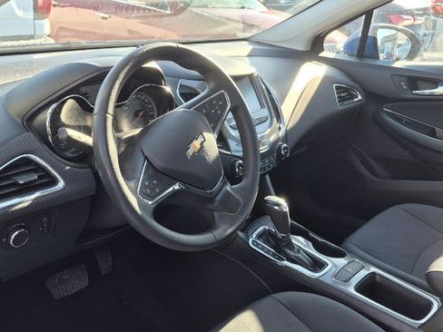 Used 2018 Chevrolet Cruze LT image 8