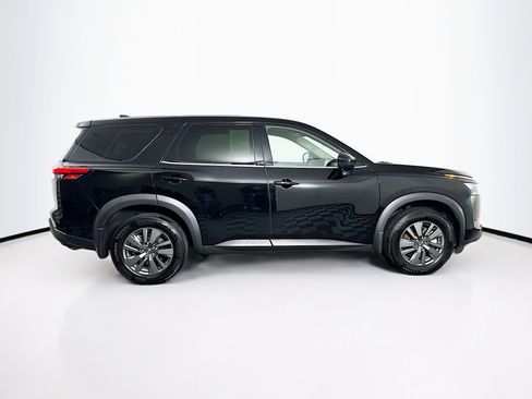 Used 2024 Nissan Pathfinder S image 10