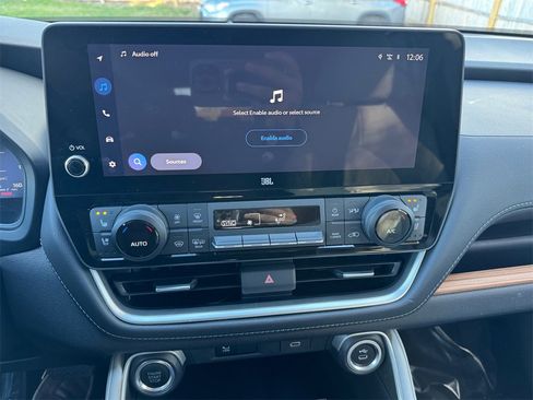 Used 2025 Toyota Grand Highlander AWD image 22