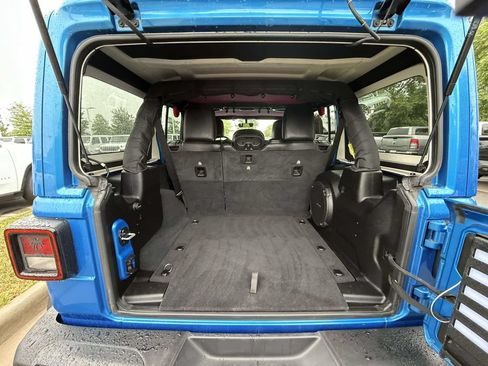 Used 2022 Jeep Wrangler Unlimited Sahara AWD/4WD image 35