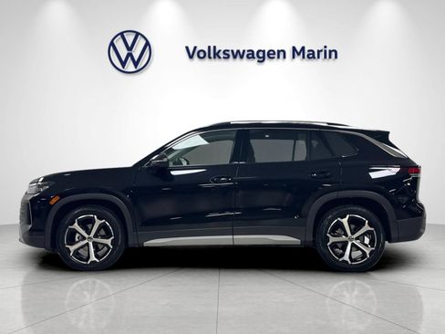 New 2026 Volkswagen Tiguan SE FWD image 2